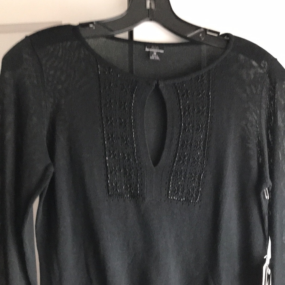 Beautiful Black Top NWT Lightweight